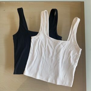 A&F essential cropped tank tops XS